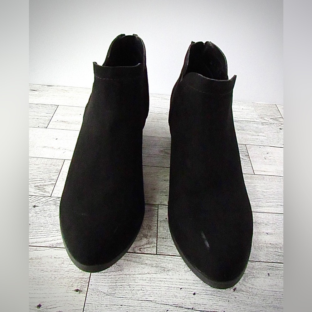 Carlos by Carlos Santana Women's Bates 2 size US 6 M.